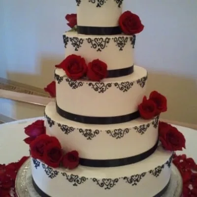 Black ribbon, red roses