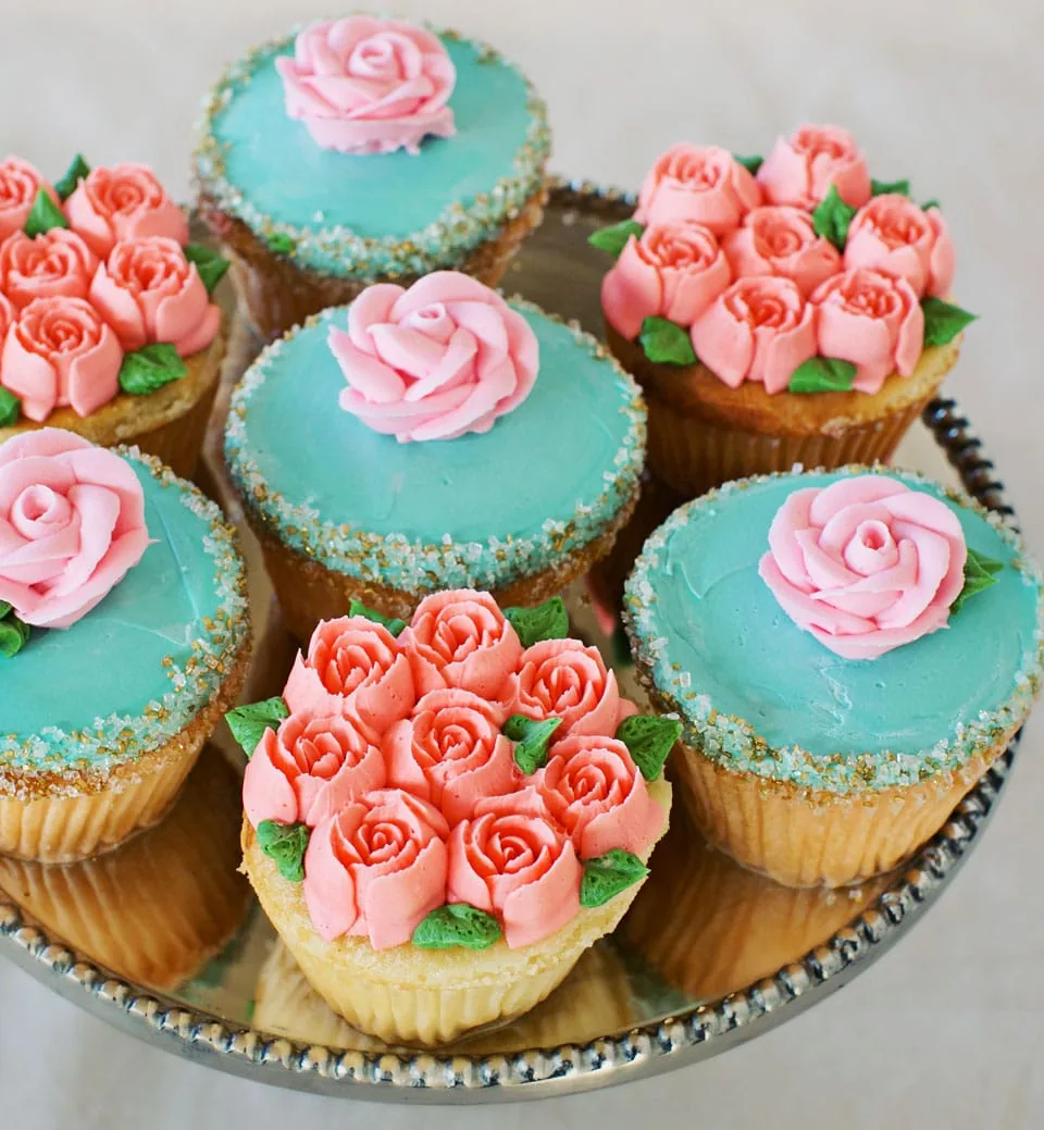Rose-decorated cupcakes